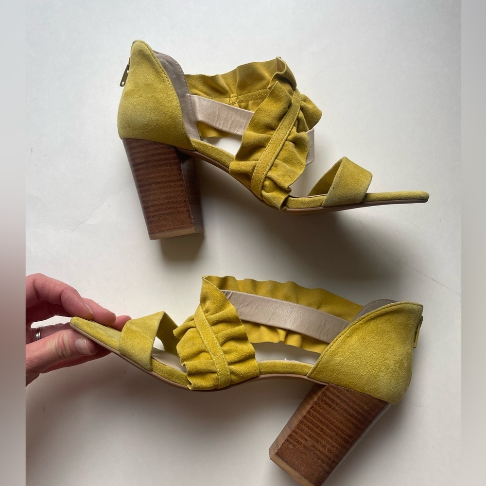 Anthropologie Seychelles Retro Ruffle Yellow Heel - Picture 4 of 12